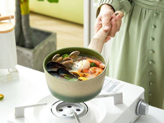 Cazo de aluminio del wok del arrabio con no la capa del palillo y manijas a prueba de calor