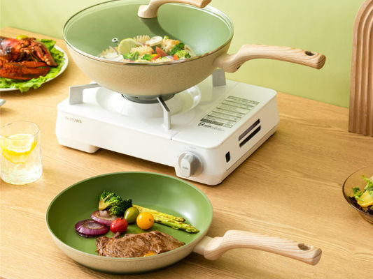 Cookware de aluminio durable de la sartén del arrabio 4Piece fijado con las tapas de cristal moderadas