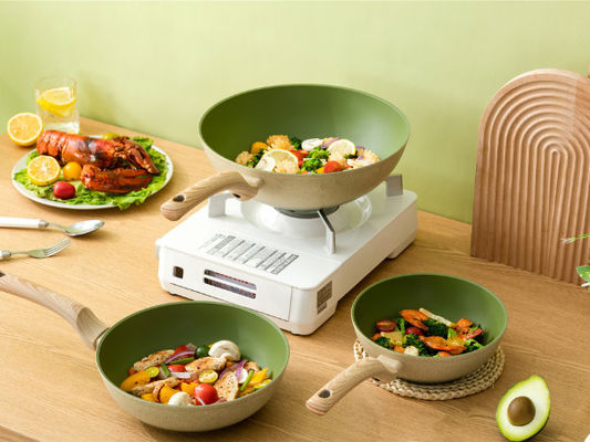 Cookware de aluminio durable de la sartén del arrabio 4Piece fijado con las tapas de cristal moderadas