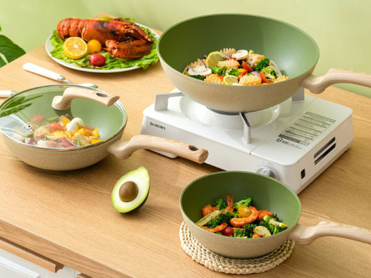 Cookware de aluminio durable de la sartén del arrabio 4Piece fijado con las tapas de cristal moderadas